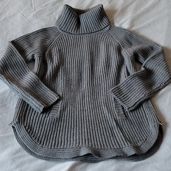 Ribbed Turtleneck Sweater - Picture 1 of 8